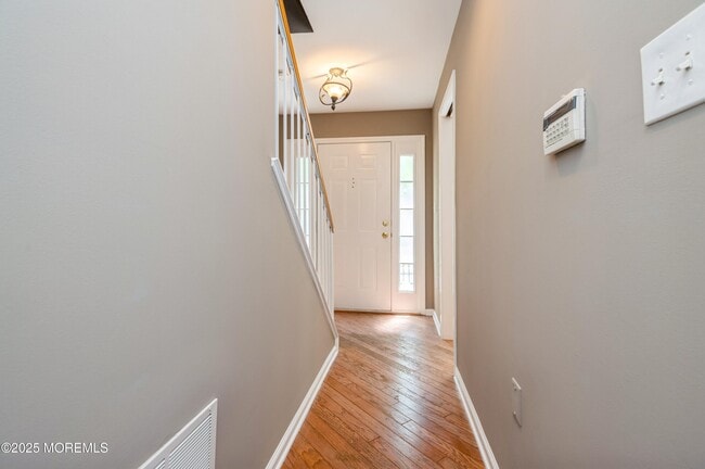 7 Boehm Dr in Sayreville, NJ - Building Photo - Building Photo