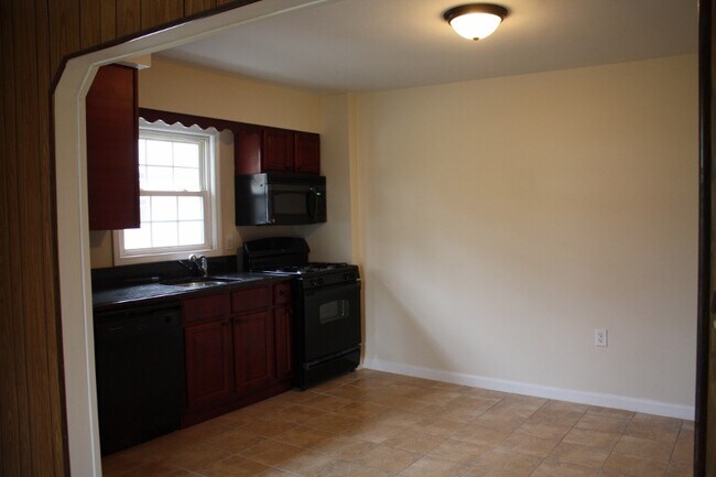 31 Farview Ter, Unit 1 in Paramus, NJ - Foto de edificio - Building Photo