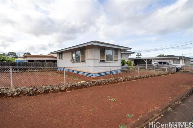 1553 Kaleilani St in Pearl City, HI - Foto de edificio - Building Photo