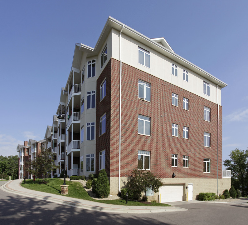 Steiger Lake Condos in Victoria, MN - Building Photo