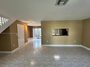10876 NW 8th St in Pembroke Pines, FL - Building Photo - Building Photo
