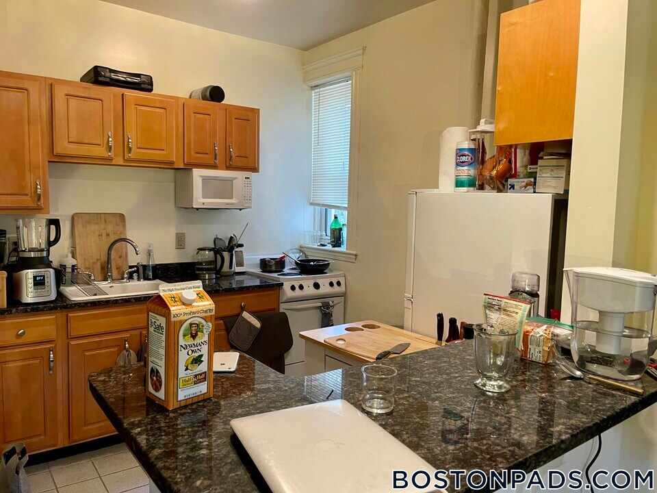 195 Park Dr in Boston, MA - Building Photo