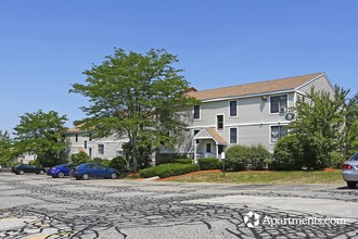 Cherry Hill Apartments in Newmarket, NH - Building Photo - Building Photo