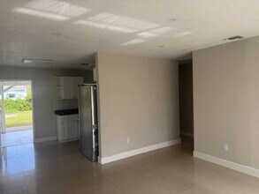 4511 SW 23rd St in Fort Lauderdale, FL - Building Photo - Building Photo