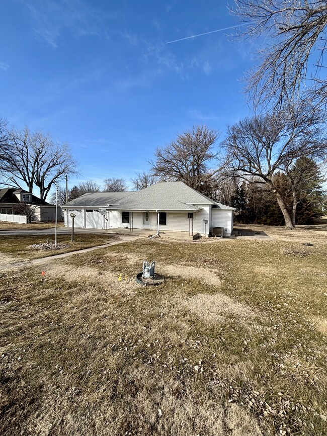 12750 W Assumption Rd in Roseland, NE - Building Photo - Building Photo