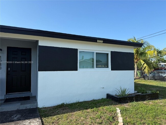 1040 SW 30th Ave in Fort Lauderdale, FL - Building Photo - Building Photo