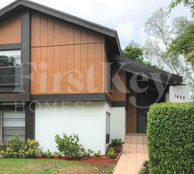 property at 1430 W Sandpiper Cir