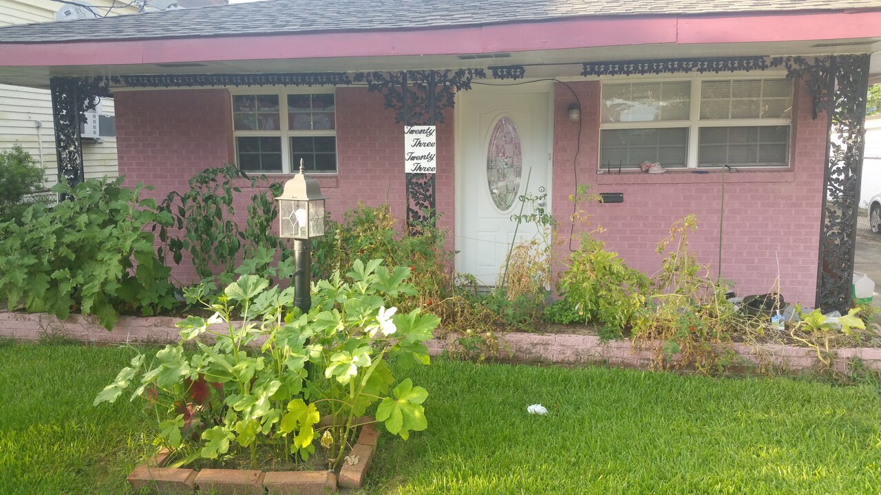 2323 Columbus St, Unit 2323 Coulumbus St in New Orleans, LA - Building Photo