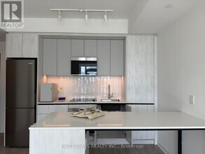 2485 Eglinton Ave W in Mississauga, ON - Building Photo - Building Photo