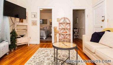 191 Kent St in Brookline, MA - Building Photo - Building Photo