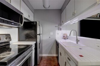 2302 East Side Dr in Austin, TX - Building Photo - Building Photo