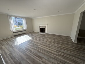 62 Lewis Dr in Fairfield, CT - Building Photo - Building Photo