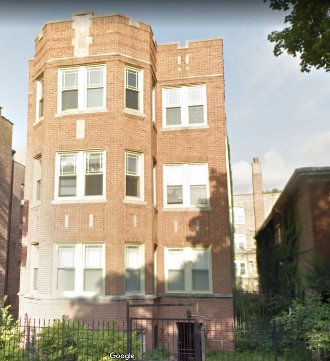 7952 S Dobson Ave in Chicago, IL - Building Photo