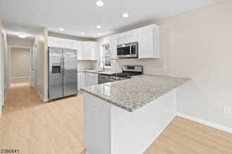 26 N Burnett St in East Orange, NJ - Building Photo - Building Photo