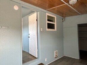 1646 SW Duke Rd in Sutherlin, OR - Foto de edificio - Building Photo