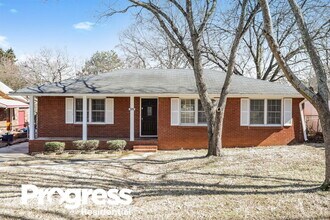 3276 Elm St in College Park, GA - Foto de edificio - Building Photo