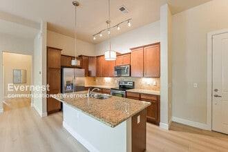 305 Inverness Way S in Englewood, CO - Building Photo - Building Photo