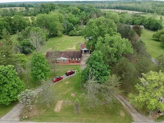 4792 Pyrmont Rd in Lewisburg, OH - Foto de edificio - Building Photo