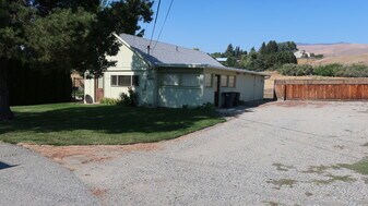 610 Easy St in Wenatchee, WA - Building Photo