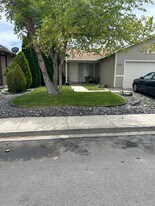 8200 Shifting Sands Dr in Reno, NV - Building Photo