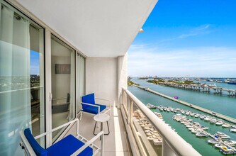 1717 N Bayshore Dr in Miami, FL - Building Photo - Building Photo
