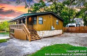 6804 river in New Braunfels, TX - Building Photo