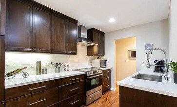 8530 Holloway Dr in West Hollywood, CA - Building Photo - Building Photo