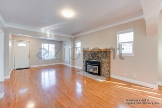 4321 5th Ave NE in Seattle, WA - Building Photo - Building Photo