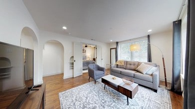 Bella Villa in Dallas, TX - Building Photo - Building Photo