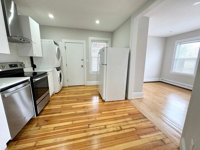 57 Burrell St-Unit -3 in Boston, MA - Foto de edificio - Building Photo