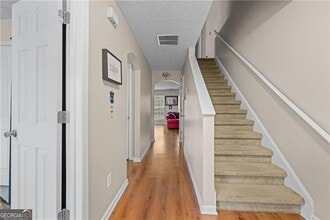 5529 Union Pointe Pl, Unit B in Union City, GA - Foto de edificio - Building Photo
