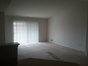 636 Cambridge Ct, Unit 1D in Munster, IN - Foto de edificio - Building Photo