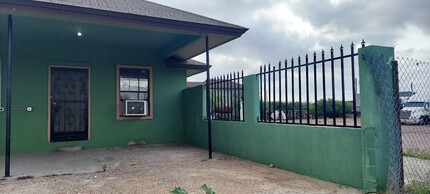 207 Arco Iris Road in Laredo, TX - Building Photo - Building Photo