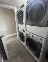 8050 Tavenor Ln in Houston, TX - Building Photo - Building Photo