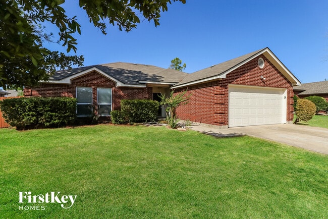 525 Brandy Ct in Saginaw, TX - Building Photo - Building Photo