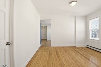 196 2nd St, Unit 2 in Newark, NJ - Foto de edificio - Building Photo