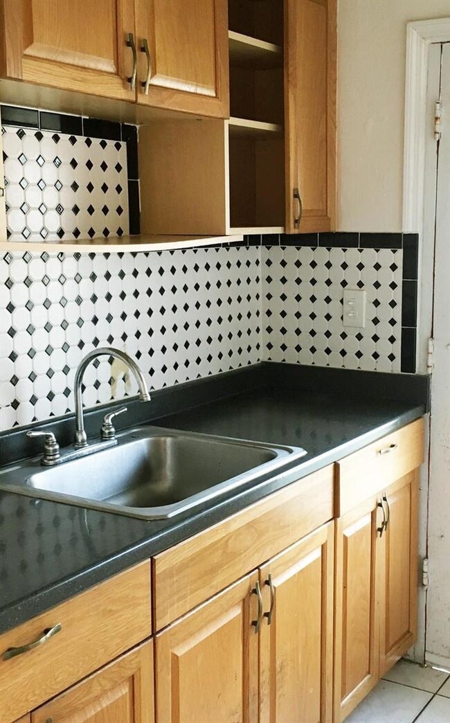 631 SW 11th St, Unit 1W in Miami, FL - Foto de edificio - Building Photo