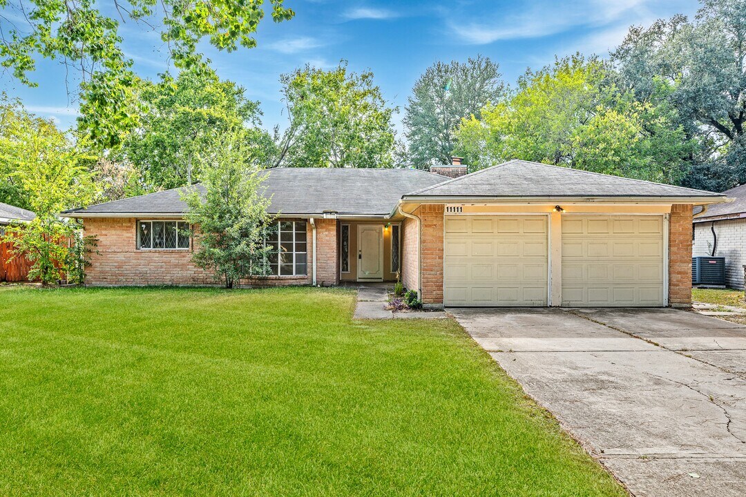 11111 Longcommon Dr in Houston, TX - Building Photo