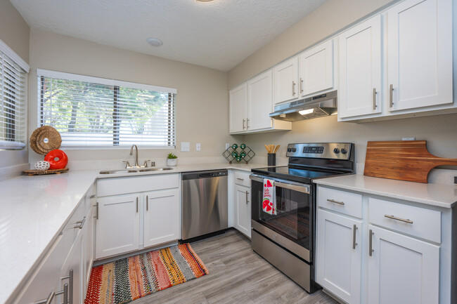 Mesa Del Oso in Albuquerque, NM - Building Photo - Interior Photo
