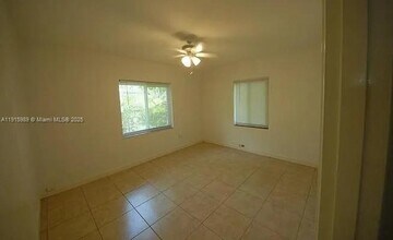 6141 SW 47th St in Miami, FL - Building Photo - Building Photo