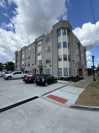 Barnett Commons in Huntington, WV - Foto de edificio - Building Photo