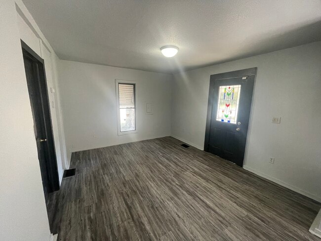 102 Elmwood Ave in Danville, IL - Building Photo - Building Photo