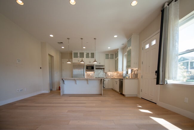 218 Athena Ct in Mountain View, CA - Foto de edificio - Building Photo