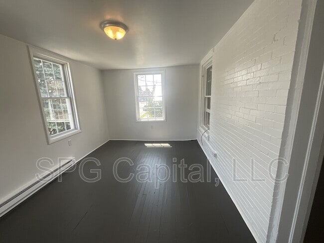 235 S 4th St in Chambersburg, PA - Building Photo - Building Photo