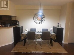 250 Webb Dr in Mississauga, ON - Building Photo - Building Photo