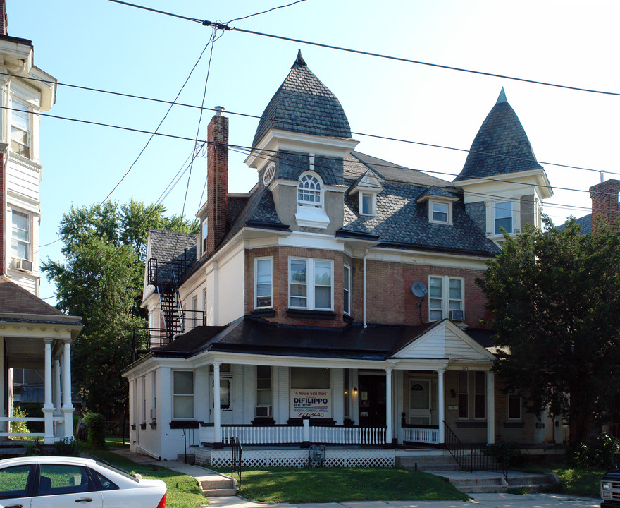 807 W Main St in Norristown, PA - Building Photo