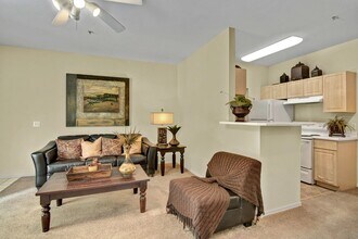 The Retreat at Speedway in Tucson, AZ - Building Photo - Building Photo