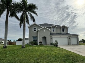 1722 NW 5th St in Cape Coral, FL - Building Photo