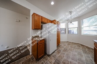 5614 W Lydia Ln in Phoenix, AZ - Building Photo - Building Photo