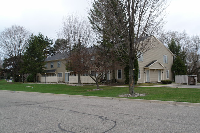 Olde Farm Apartments in East Lansing, MI - Building Photo - Building Photo